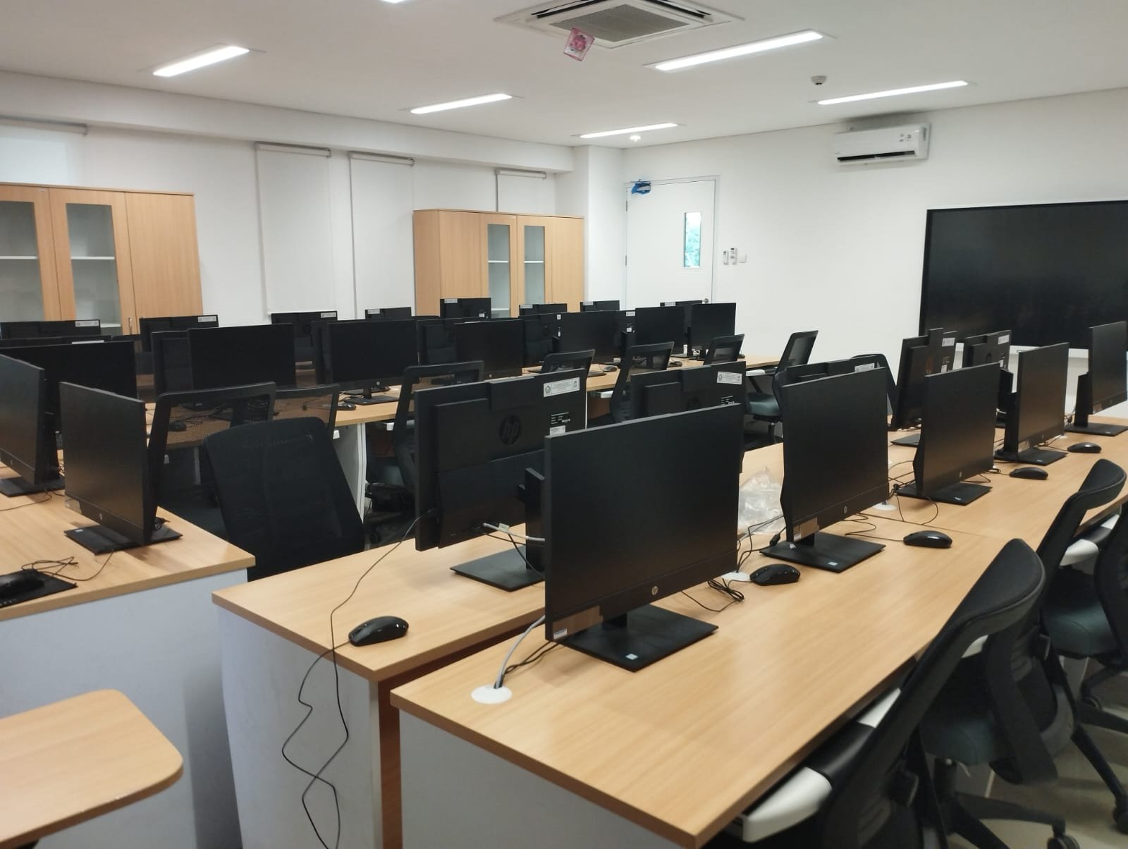 LAB KOMPUTER TERBARU